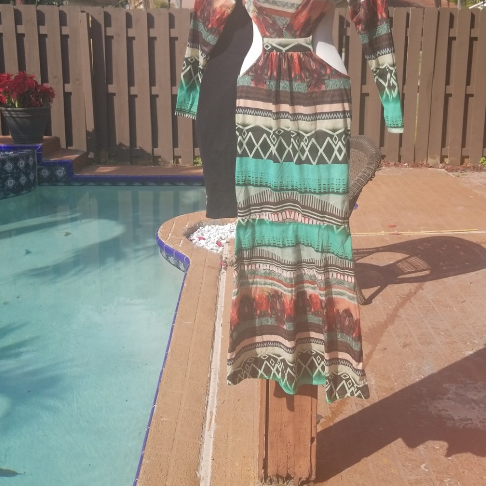 Dress - Picture 6 of 6